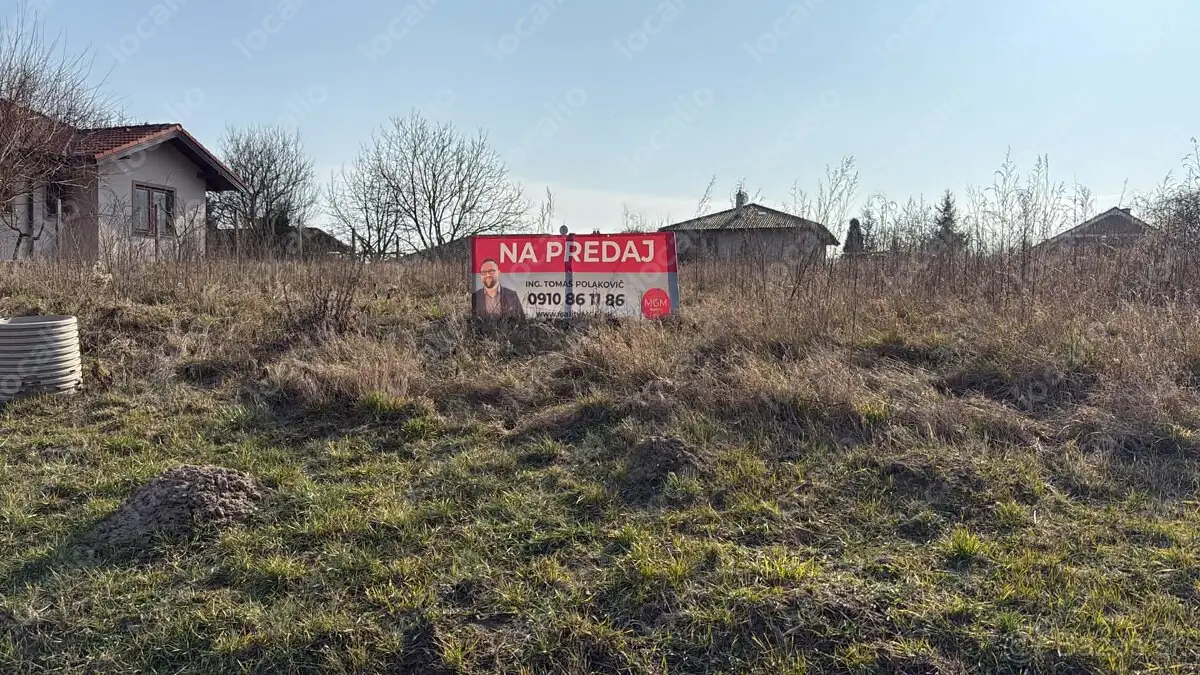 Pozemok 1.000 m2 s potenciálom výstavby rodinného domu, M