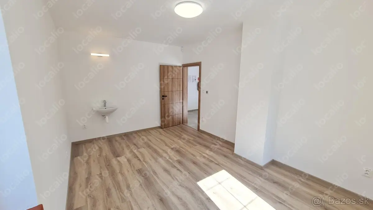 Moderný komerčný priestor pre zdravotníkov 15,25 m2, Ra